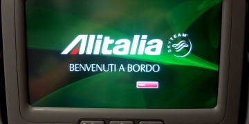 a screen with a green and white text