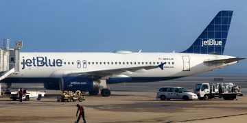 JetBlue Airways A318-321 airplane