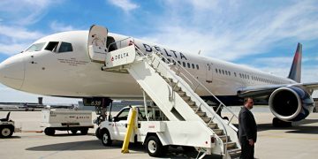 Delta Air Lines Boeing 757-200 airplane