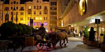 a horse drawn carriage in a city