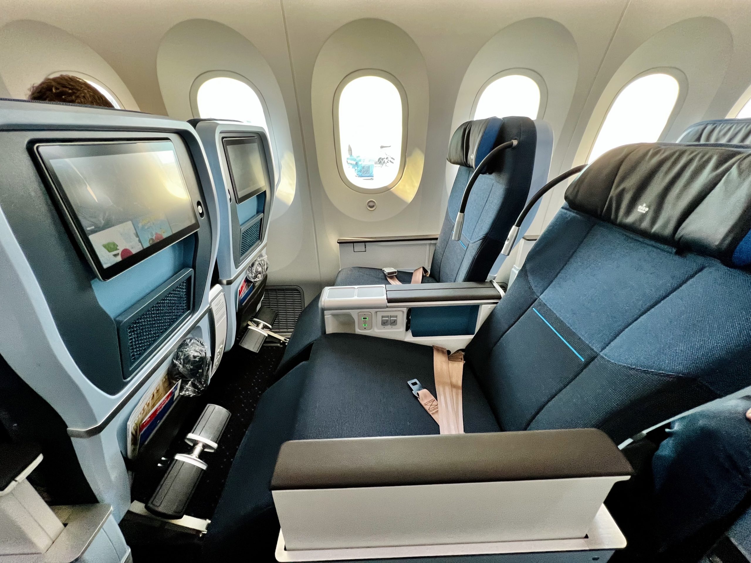 InsideLook: KLM Presents New Premium Comfort Cabin On Boeing 787-10 ...