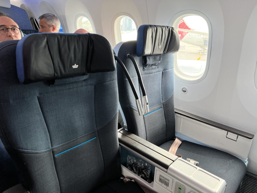 Review: KLM Boeing 787-10 Dreamliner | Premium Comfort Las Vegas - Amsterdam